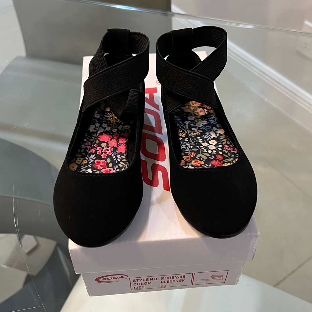 NIB Soda black suede toddler shoes size 9